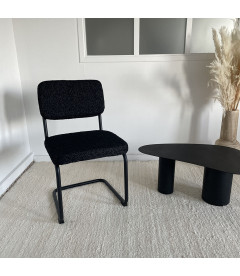 Chaise Capsule pied noir tissu bouclette noir