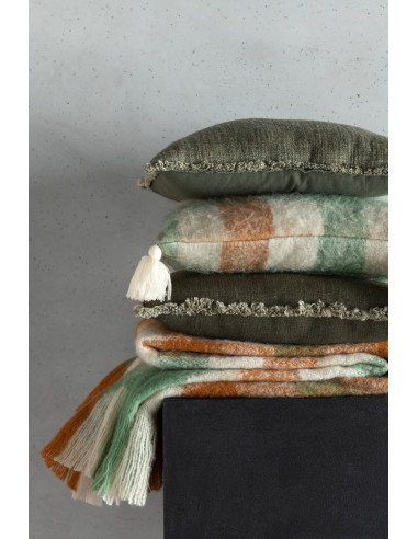 Coussin avec des bords effilochés en polyester/coton vert foncéJ-Line