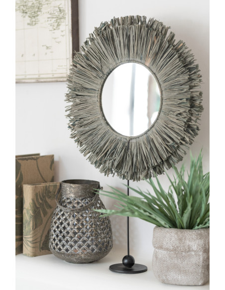 Miroir sur pied en jonc rond en raphia grisJ-Line Miroir sur pied en jonc rond en raphia grisJ-Line