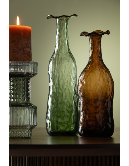 Vase en verre vert moyen en fleursJ-Line