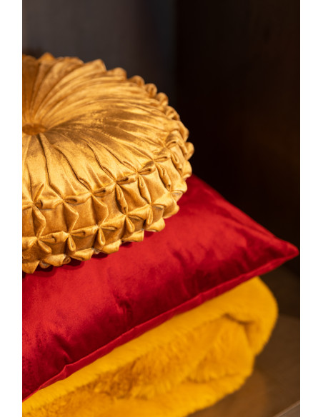 Plaid Cutie Polyester Ochre se traduit en français par "Carreau Mignon Polyester Ocre".J-Line