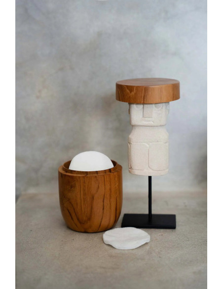 L'homme de Sumba debout