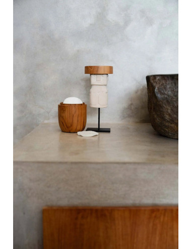 L'homme de Sumba debout