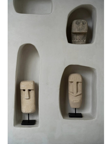 La Pierre de Sumba n°21 sur son support.Bazar Bizar