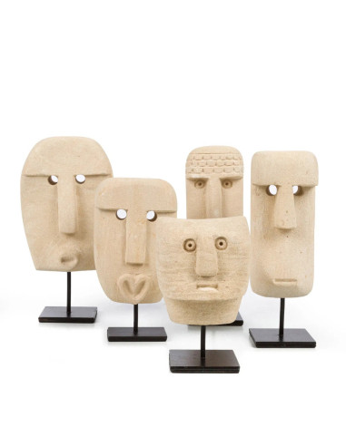 La Pierre de Sumba n°21 sur son support.Bazar Bizar