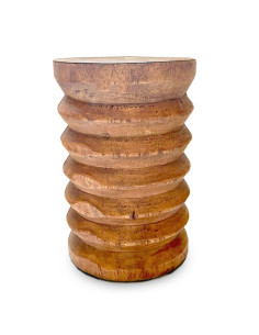 Tabouret/Table d'appoint Galapagos - Naturel se traduit en français par "Le Corbeau des Galapagos - Naturel".