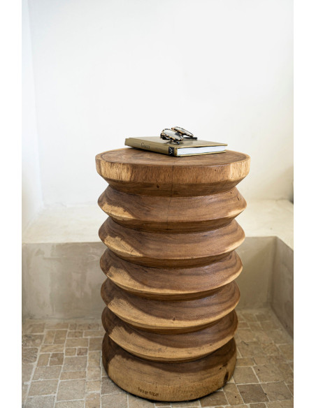 Tabouret/Table d'appoint Galapagos - Naturel se traduit en français par "Le Corbeau des Galapagos - Naturel".