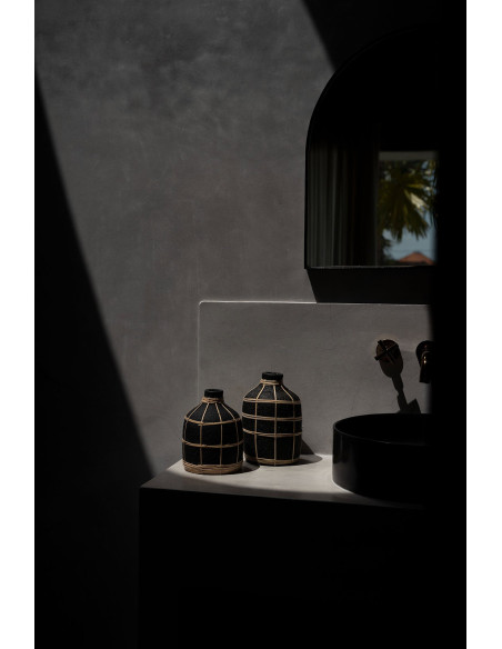 De Whoopy Vaas - Zwart Naturel - S se traduit en français par "Le vase Whoopy - Noir Naturel - S".