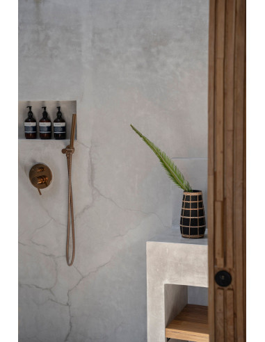 De Cutie Vaas - Zwart Naturel - M se traduit en français par Vase De Cutie - Noir Naturel - M.